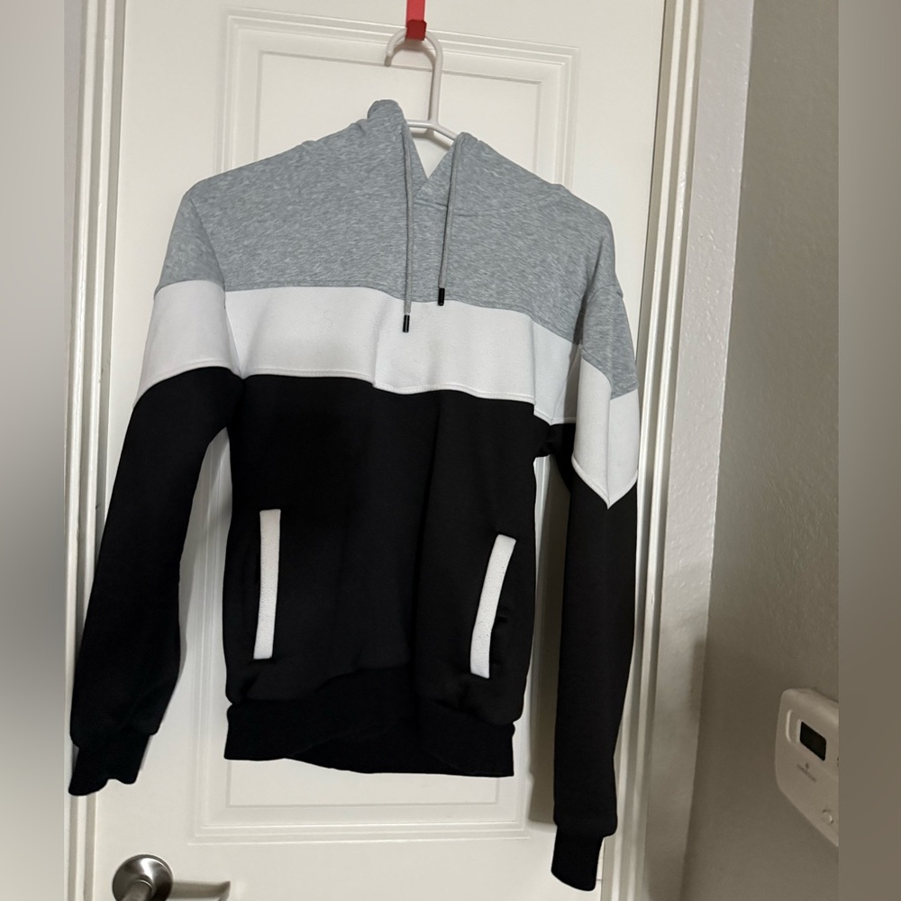Men's Gray, White and Black Colorblock Sweater (Men’s Small)